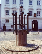 Koenig-1973-Brunnen-a.jpg