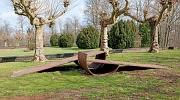 Prager-1985-Liegende_Zylinderskulptur-01.jpg