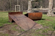 Prager-1985-Liegende_Zylinderskulptur-02.jpg
